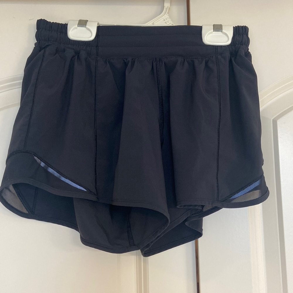 Lululemon size 6 tall women’s black shorts